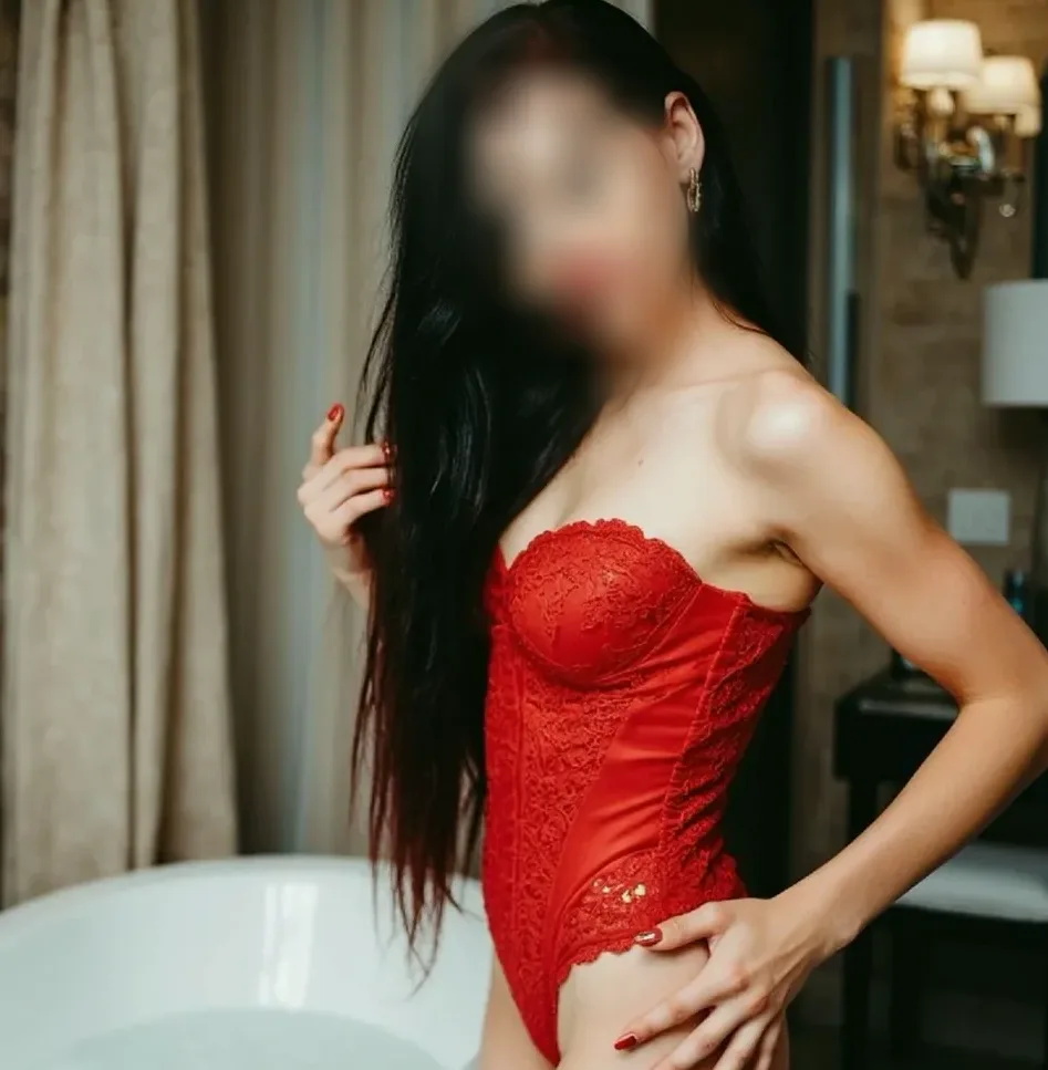Elena, 35