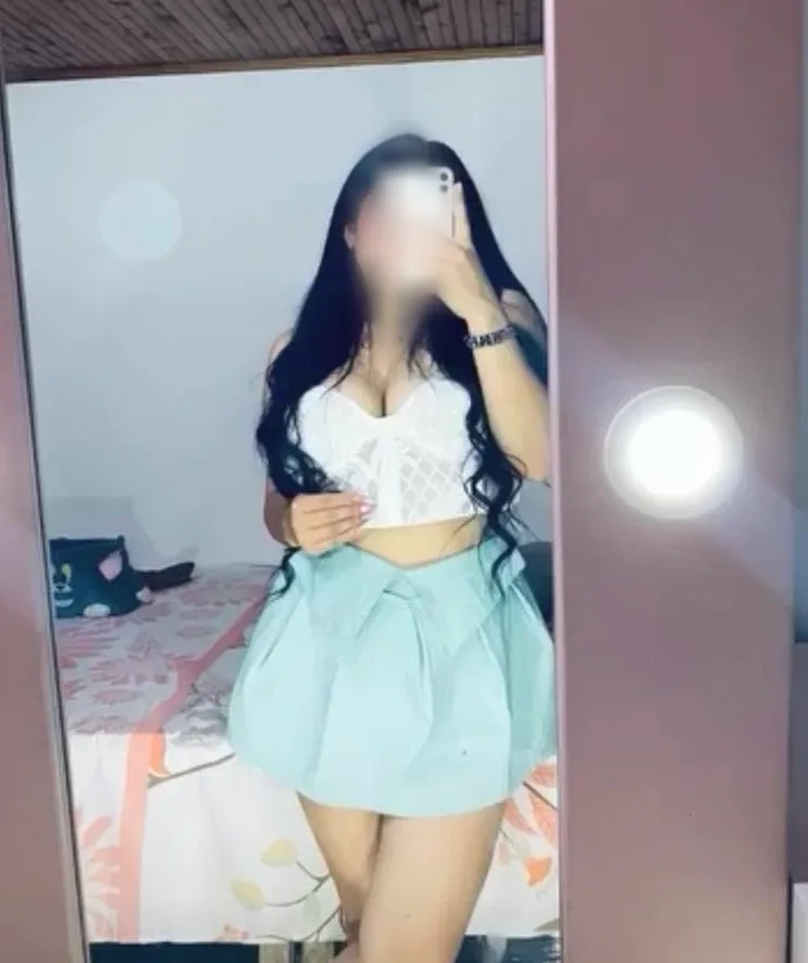 Rebecca, 22