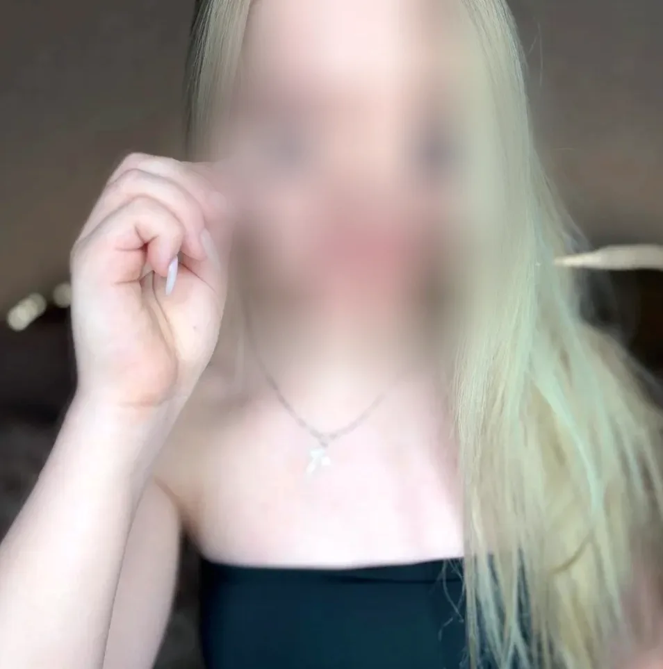 Sandra, 21