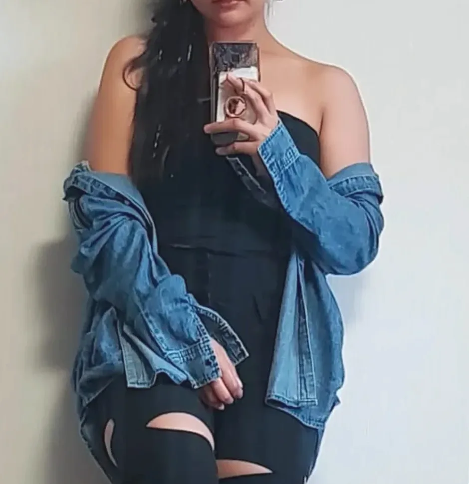 Sandra, 28
