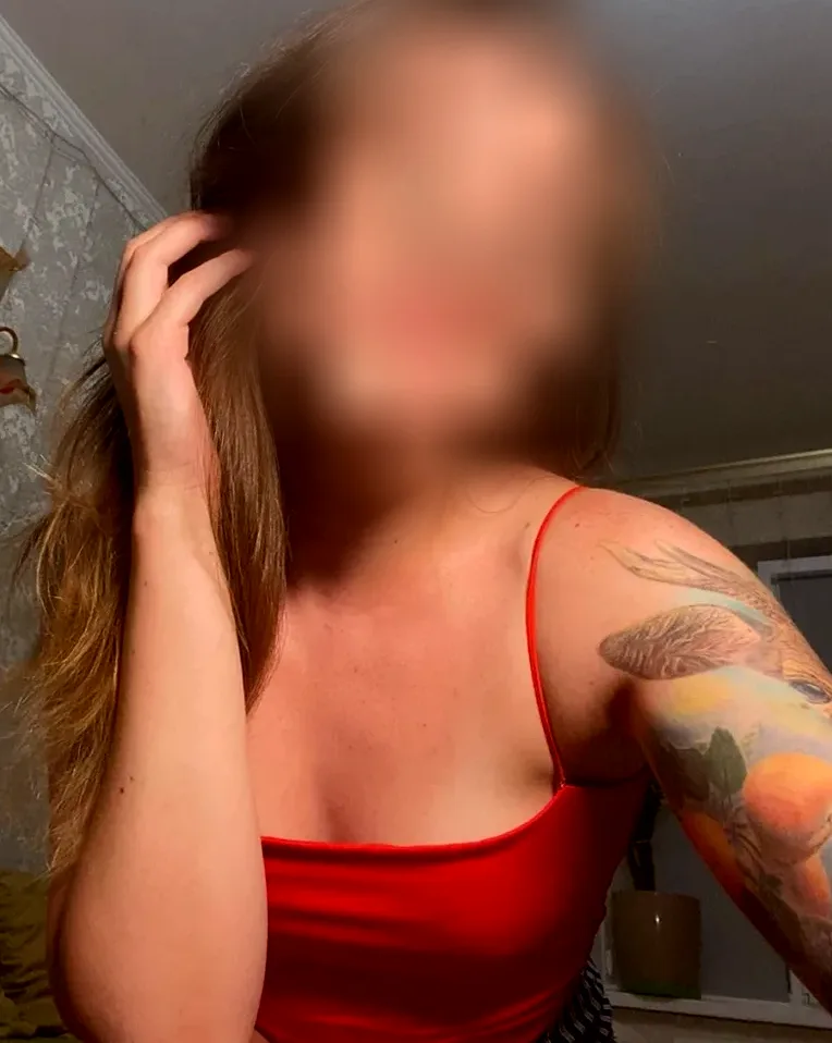 Yvonne, 25
